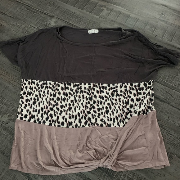 Stylish Black and Brown Leopard Print Women's Top, Large - Picture 1 of 6